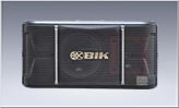 BIK最新推出的緊湊型5寸兩分頻揚(yáng)聲器BJ-S168除了配合其家族成員進(jìn)一步完善及提高KTV包房聲場(chǎng)以外更大膽宣告進(jìn)駐室內(nèi)會(huì)議、 悠閑酒吧及咖啡廳等擴(kuò)聲領(lǐng)域